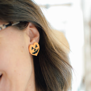 Earrings - Halloween Pumpkin Heart Studs - Spooky Screams/White