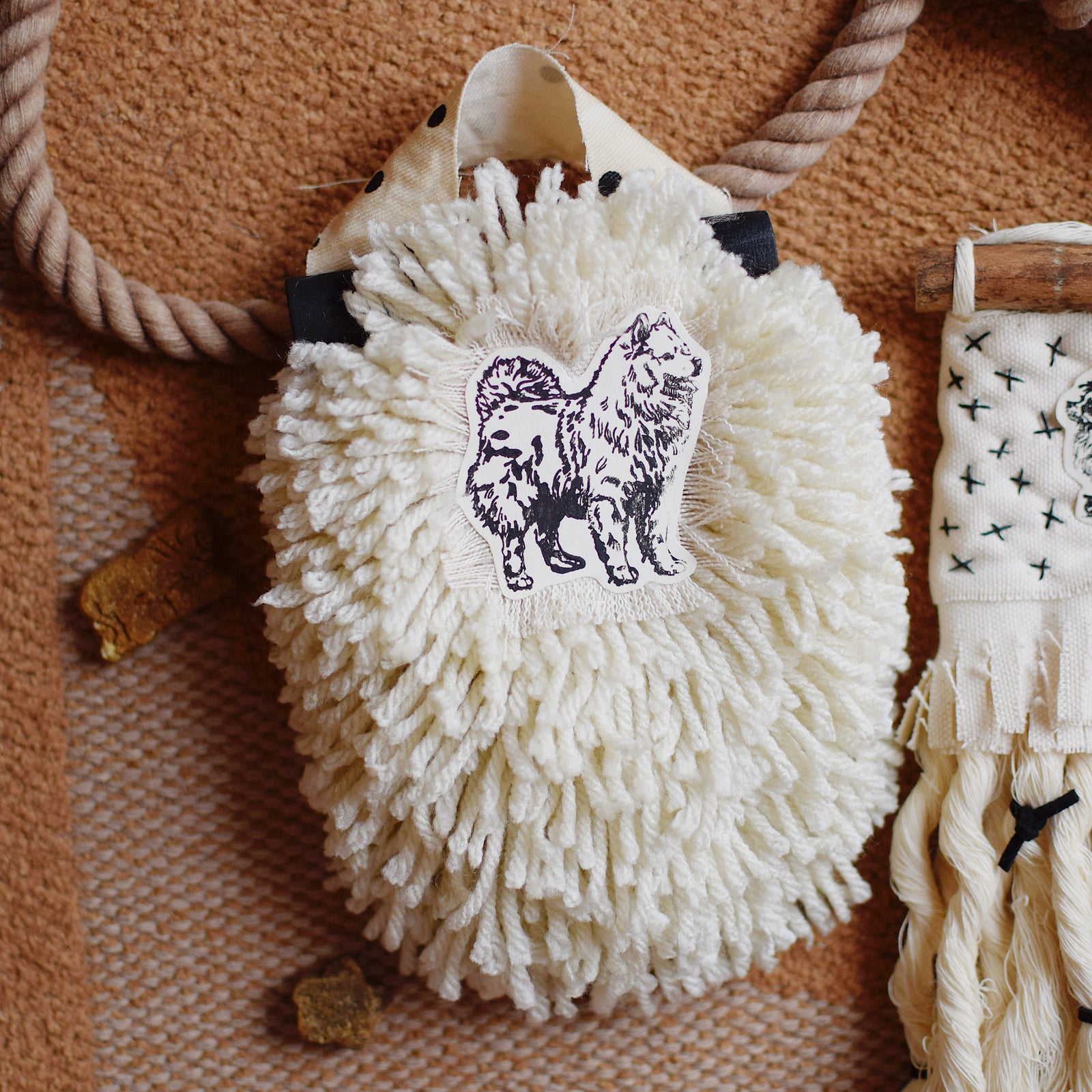 Mini Weave - DOGS - SAMOYED + LONG HAIRED CHIHUAHUA