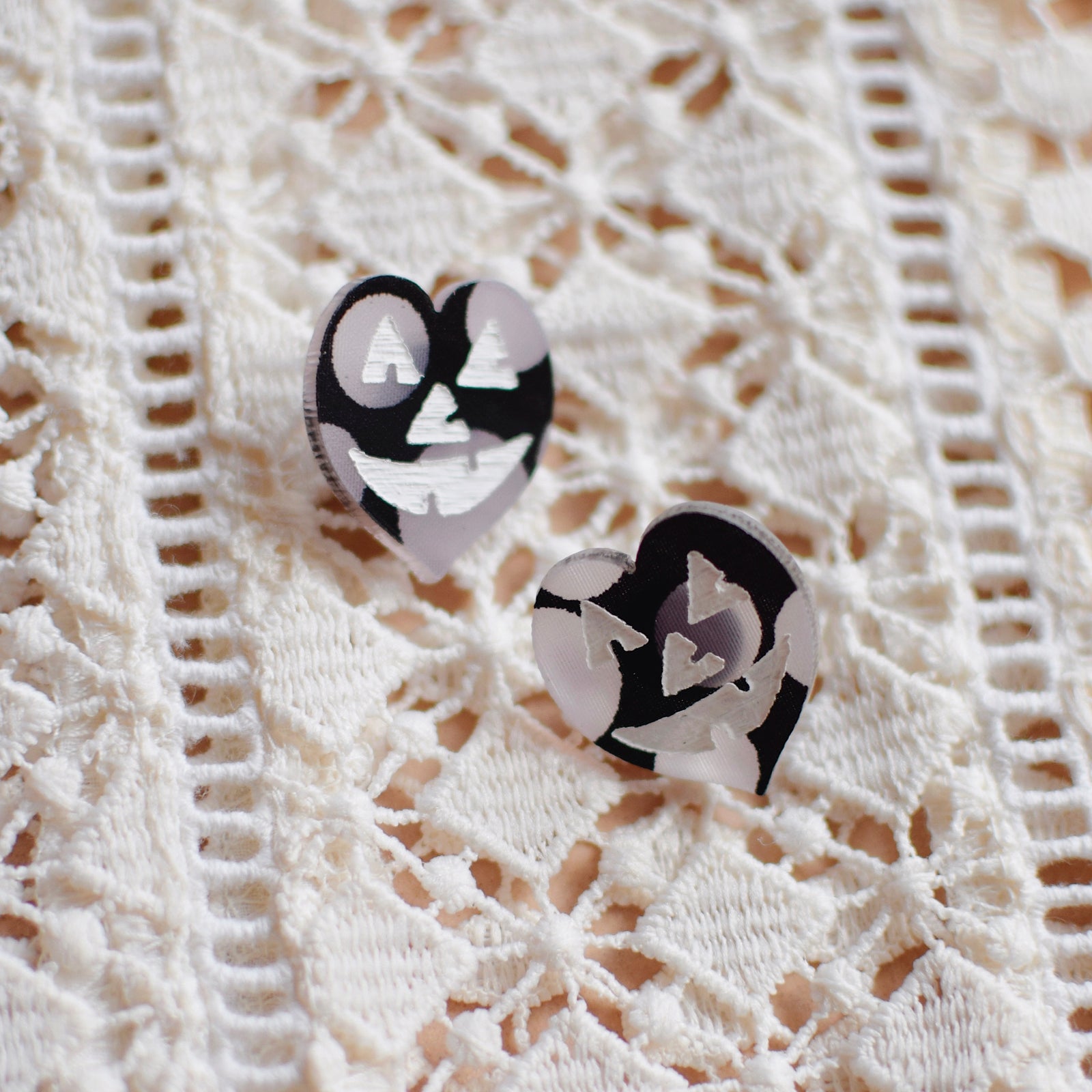Earrings - Halloween Pumpkin Heart Studs - Creepy Clown/White