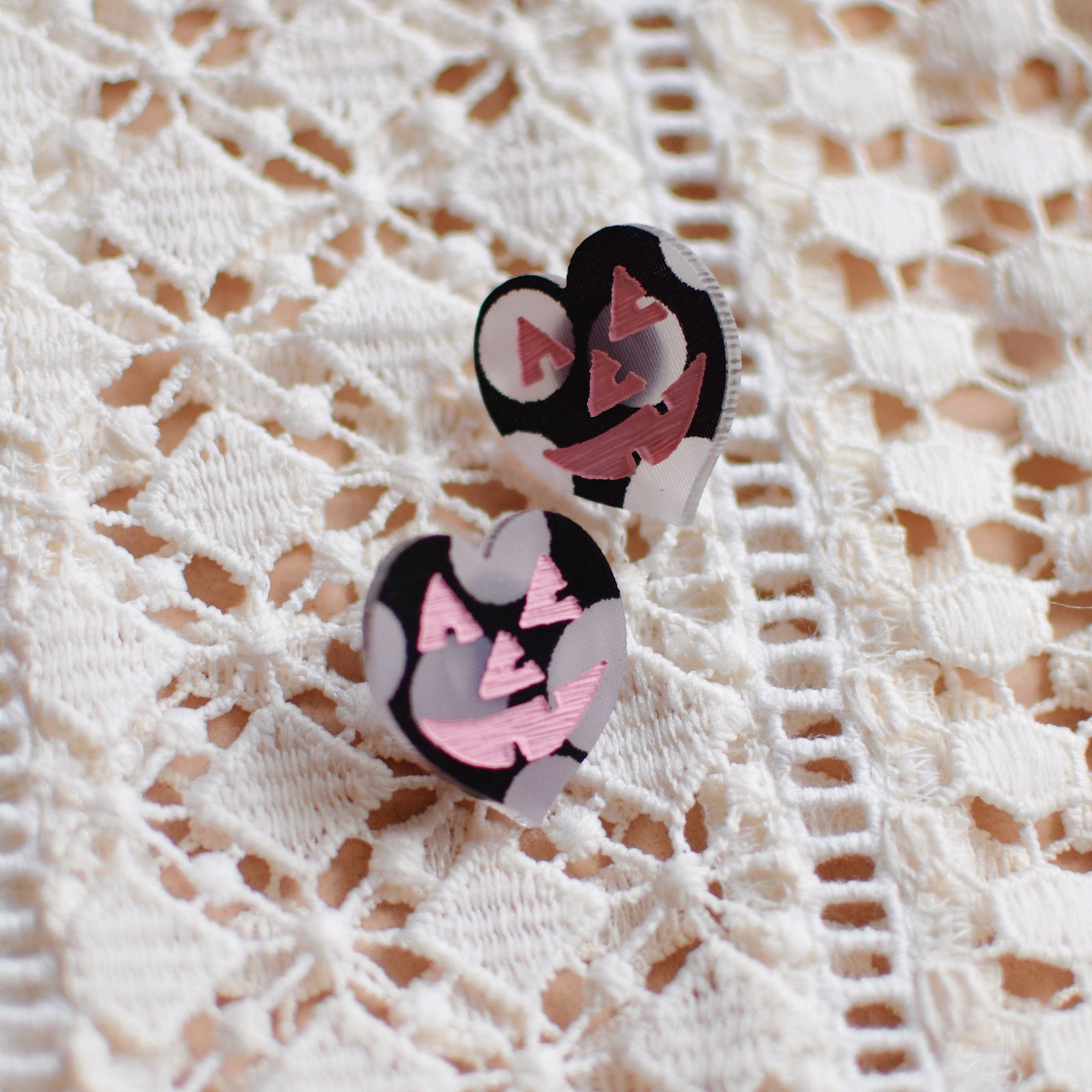 Earrings - Halloween Pumpkin Heart Studs - Creepy Clown/Pink