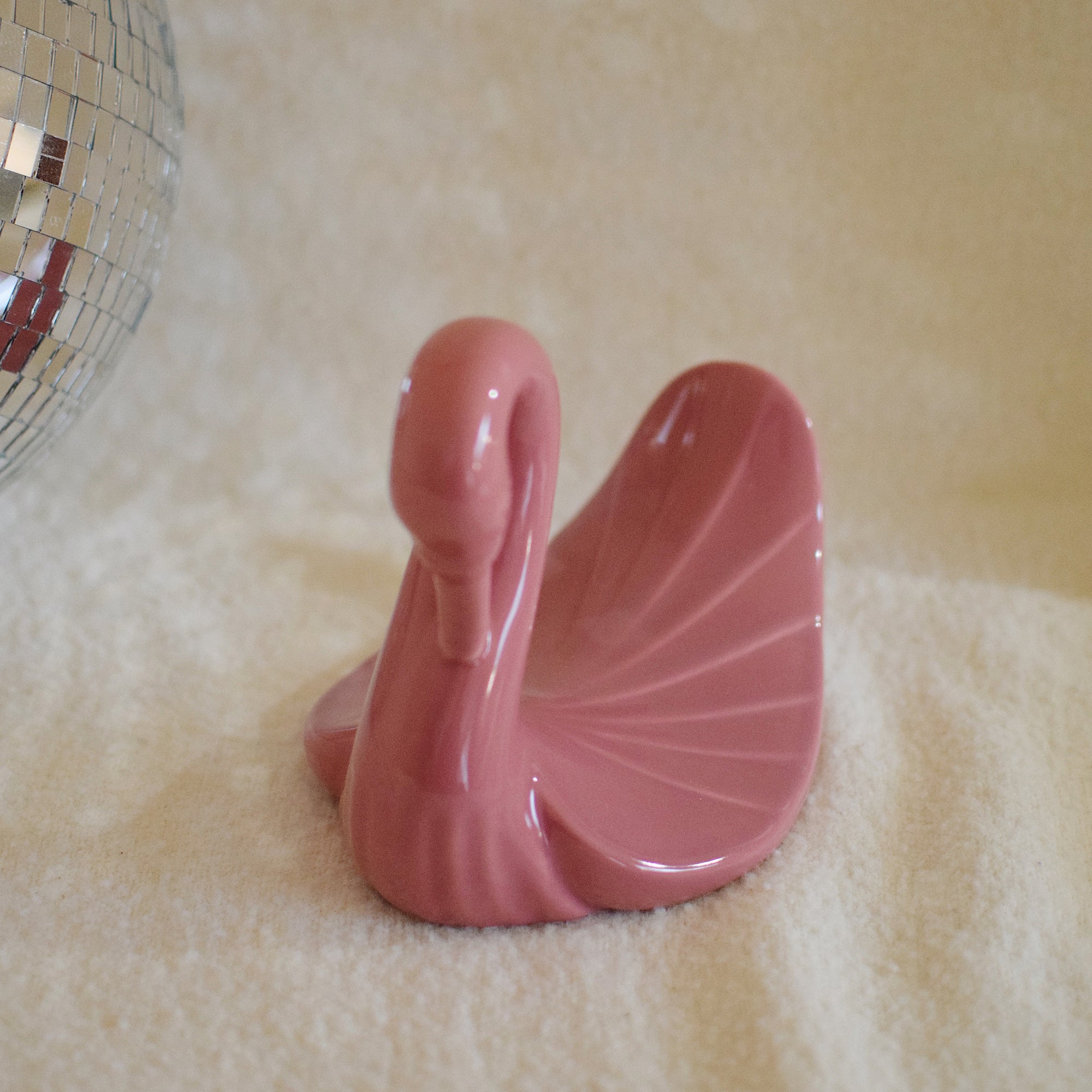 Thrifted Goods - Vintage Ceramic Swan Towel Holder (Rose Pink)
