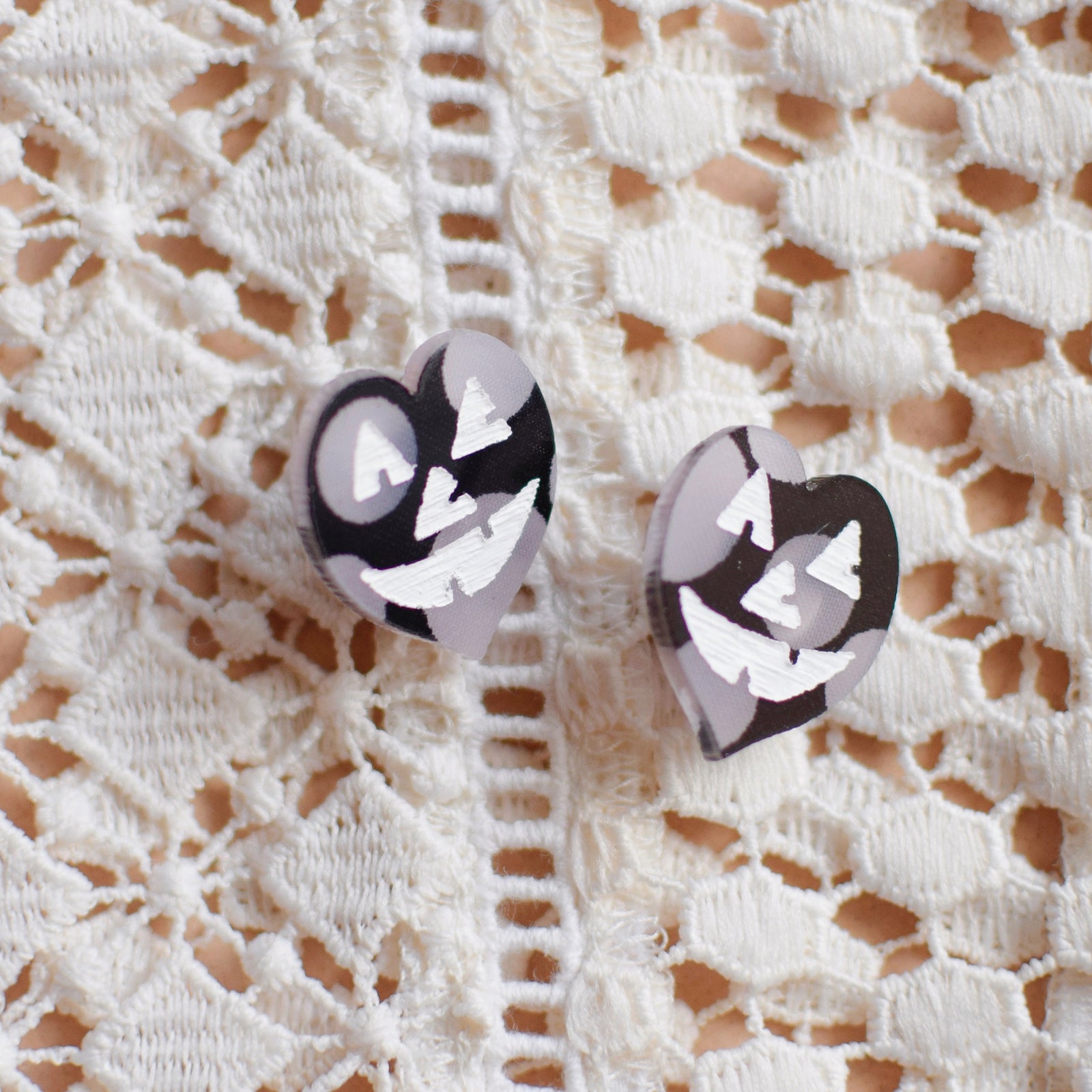 Earrings - Halloween Pumpkin Heart Studs - Creepy Clown/White
