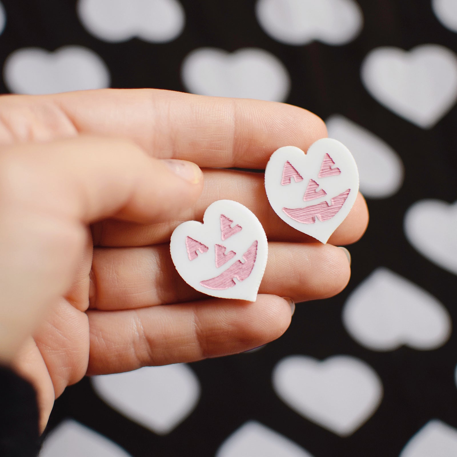 Earrings - Halloween Pumpkin Heart Studs - Fright White/Pink