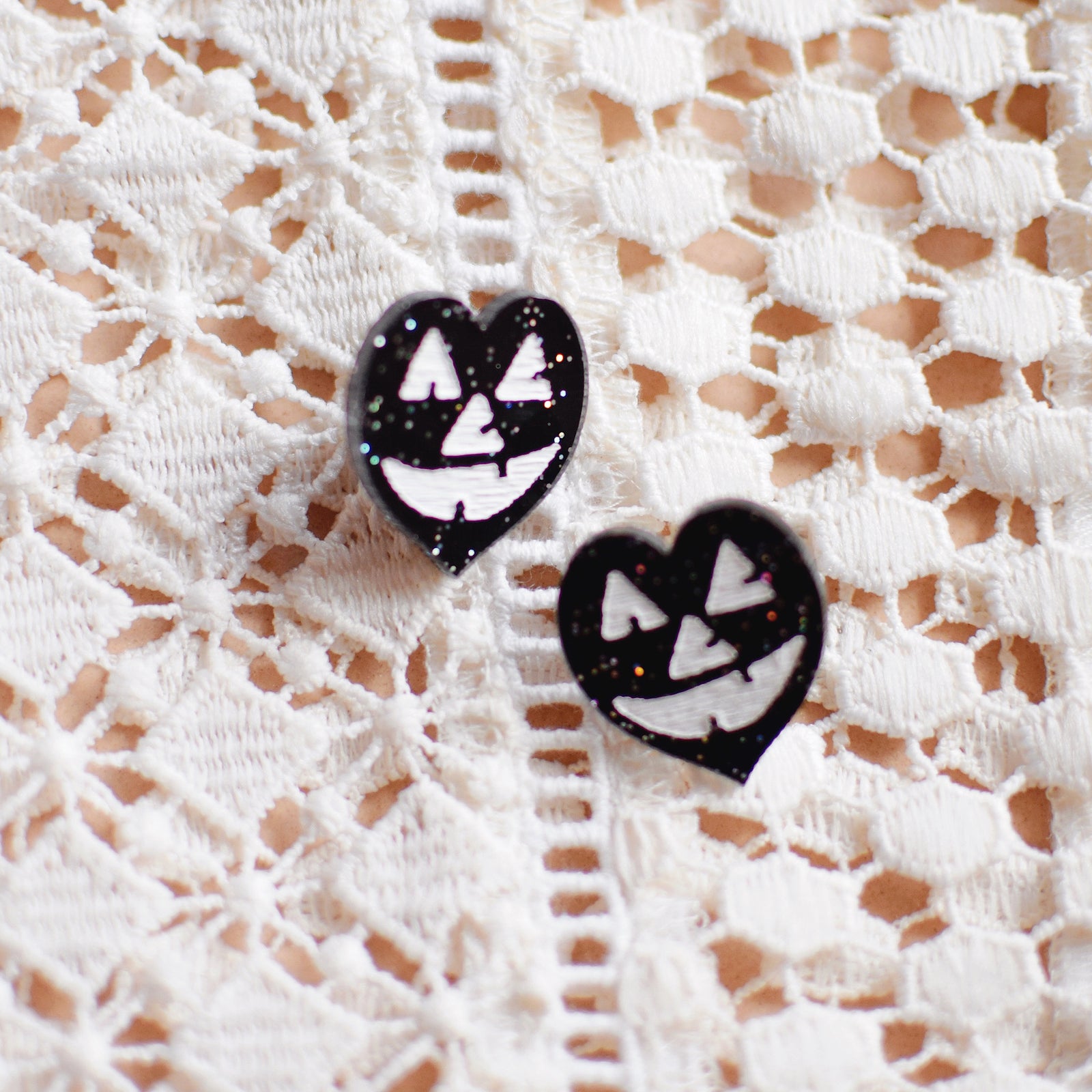 Earrings - Halloween Pumpkin Heart Studs - Spooky Screams/White